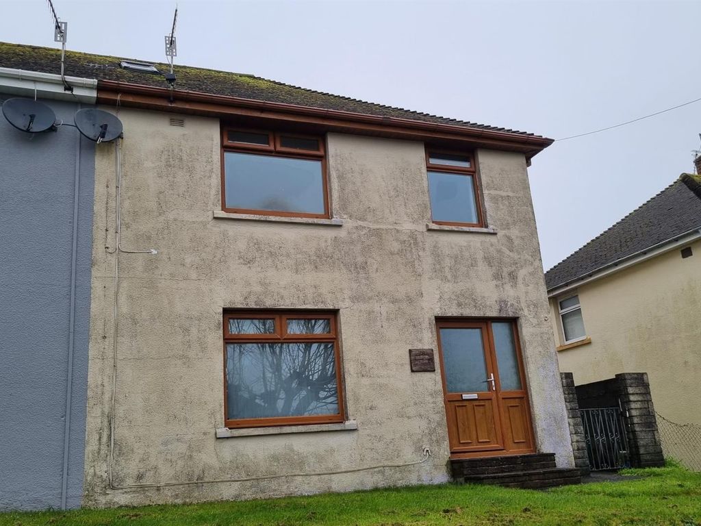 3 bed semidetached house to rent in Coombs Drive, Milford Haven SA73