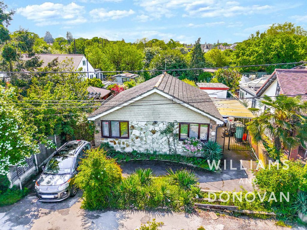 1 bed detached bungalow for sale in Grange Road, Pitsea, Basildon SS13