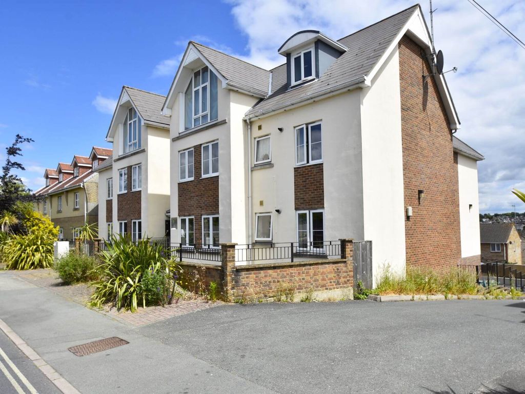 2 bed flat to rent in Newport Road, Cowes PO31, £750 pcm Zoopla