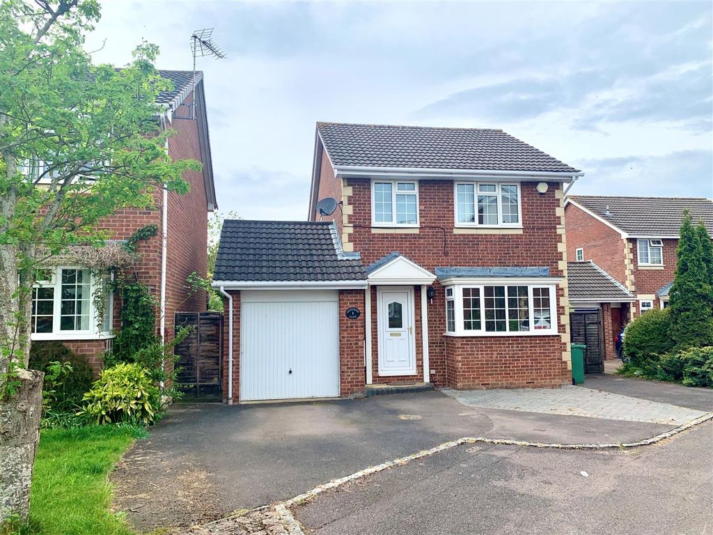 3 bed detached house for sale in Centurion Close, Abbeymead, Gloucester