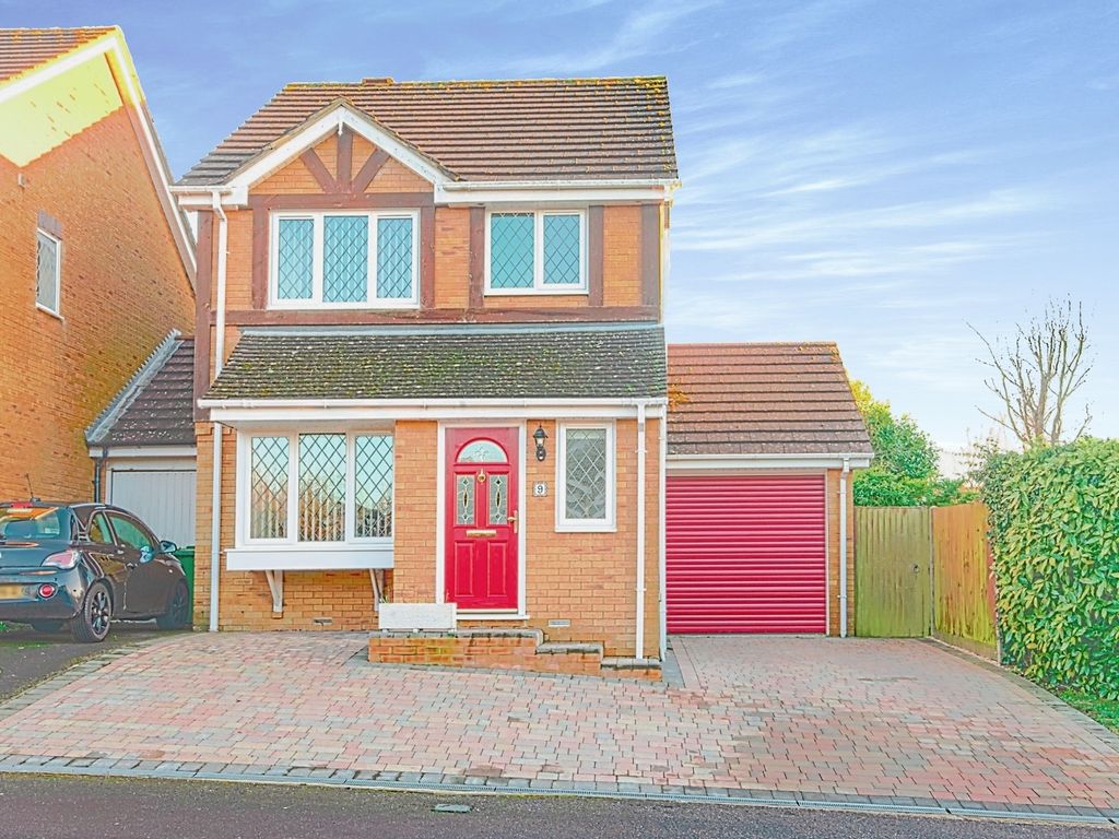 3 bed linkdetached house for sale in Inglewood Drive, Basingstoke RG22