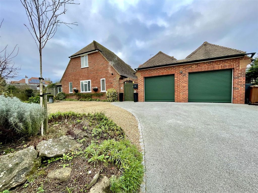 4 bed property for sale in De La Warr Road, BexhillOnSea TN40, £