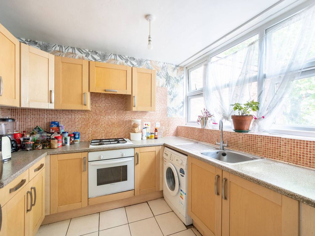 Este Road, Clapham Junction, London SW11