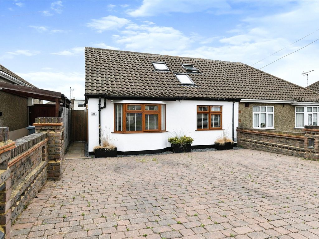 4 bed bungalow for sale in Copford Avenue, Rayleigh, Essex SS6, £