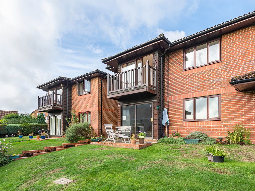 Bricksbury Hill, Farnham, Surrey GU9  