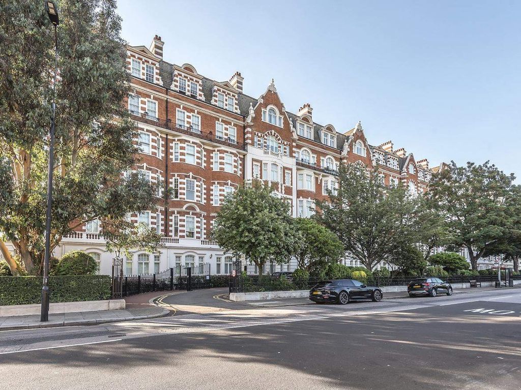 Prince Albert Road London NW8  