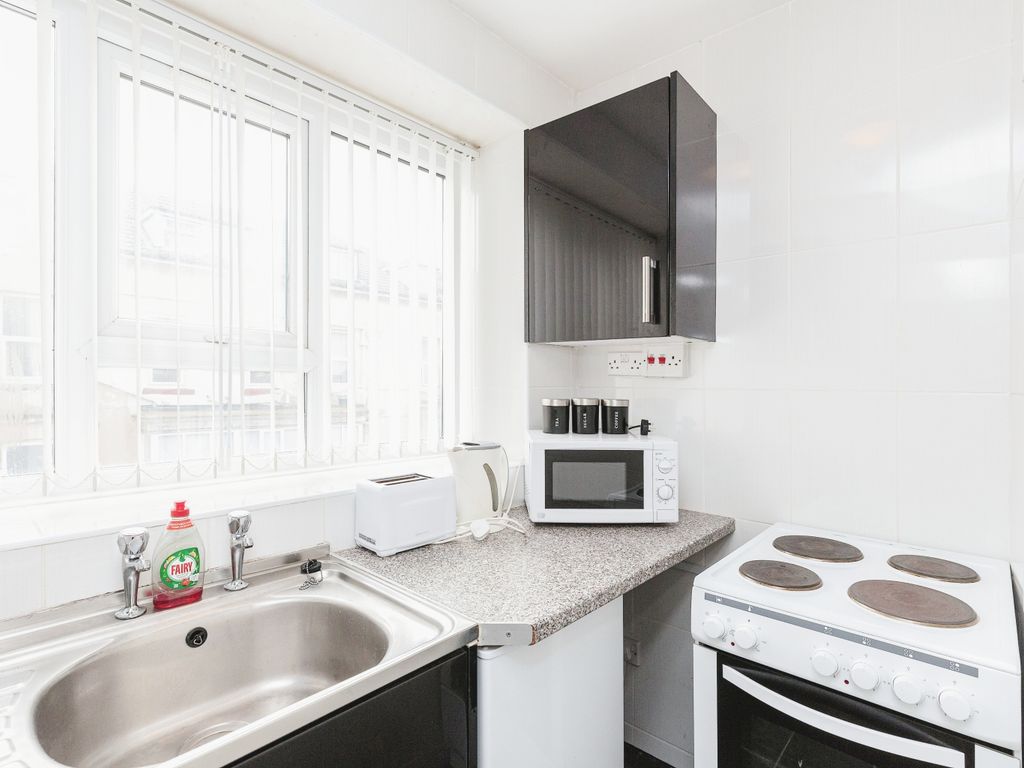 7 bed flat for sale in Hull Road, Blackpool, Lancashire FY1, £200,000 Zoopla