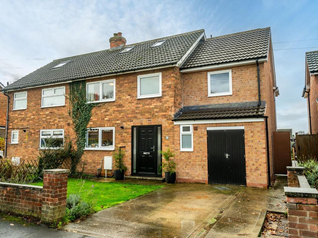 5 bed semidetached house for sale in Bridge Road, York