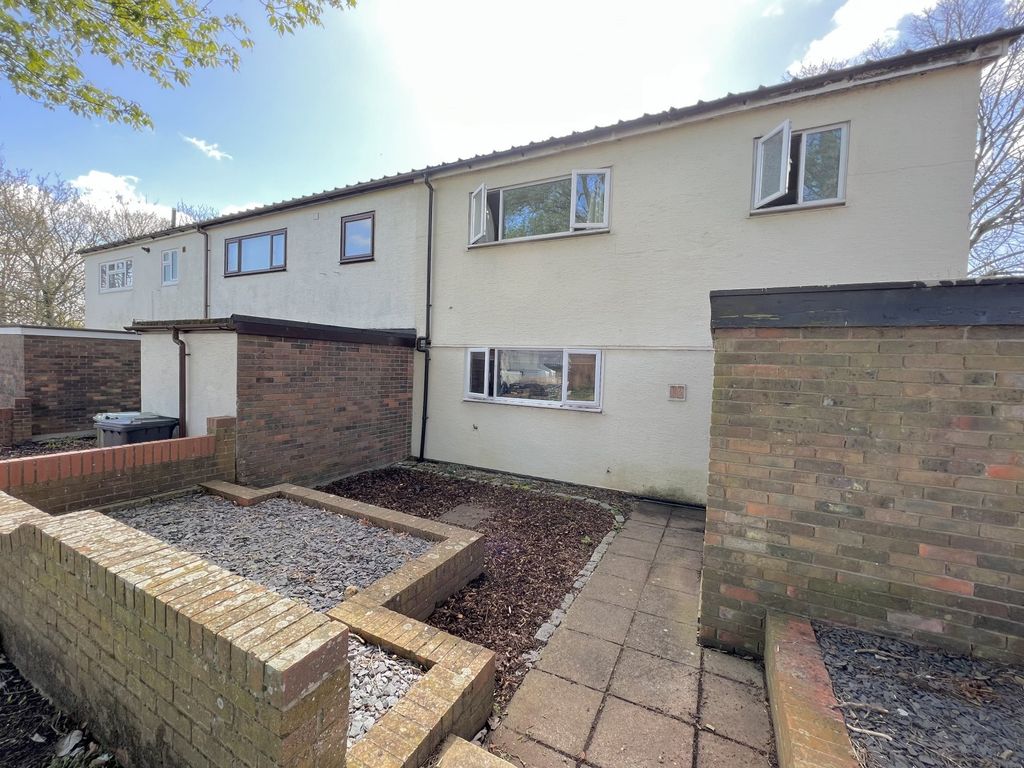 3 bed end terrace house for sale in Dudley Close, Basingstoke