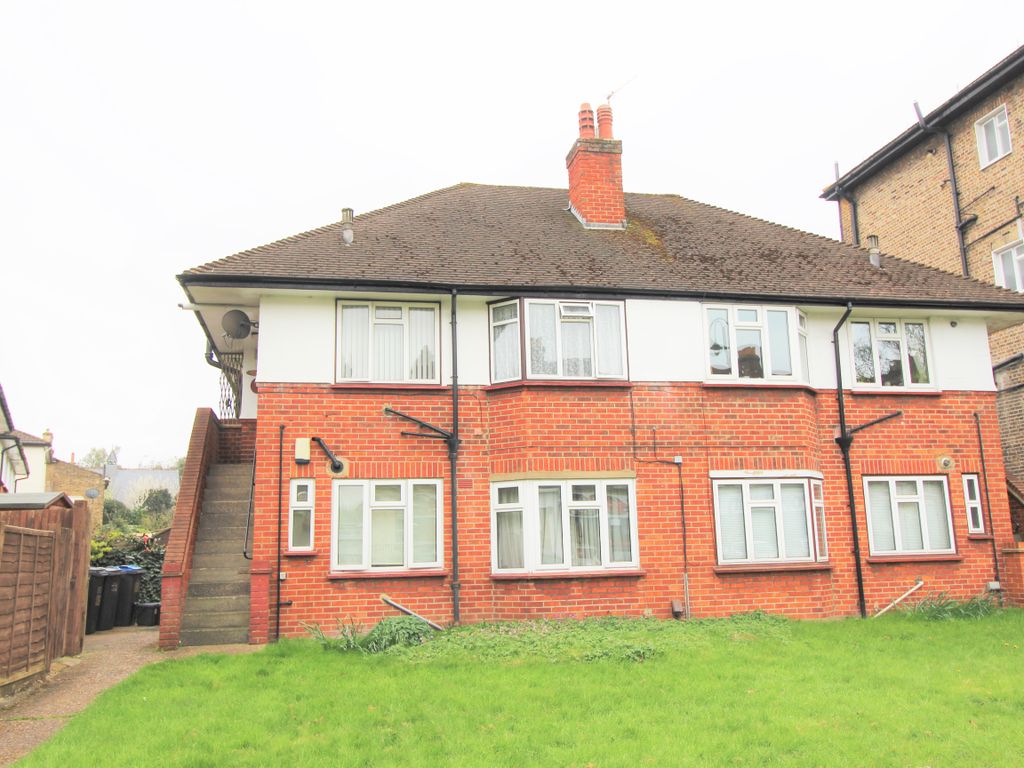 2 bed to rent in Lower Road, Croydon