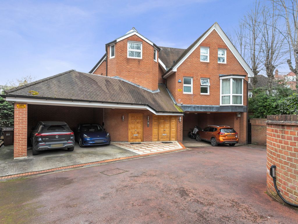 3 bed penthouse for sale in Netherhall Gardens, London NW3, £1,850,000