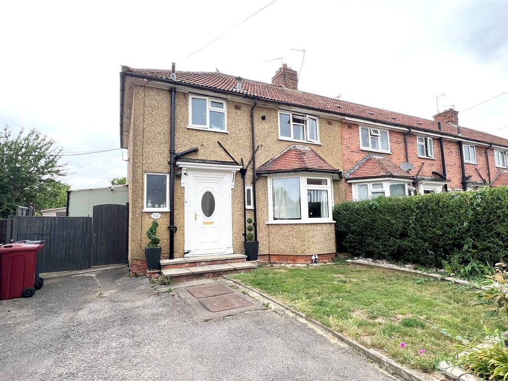 3 bed semidetached house to rent in Yelverton Road, Reading, Berkshire
