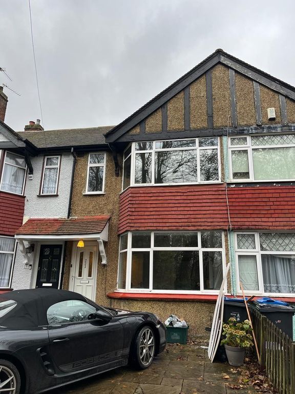 3 bed terraced house to rent in Phipps Bridge Road, Colliers Wood