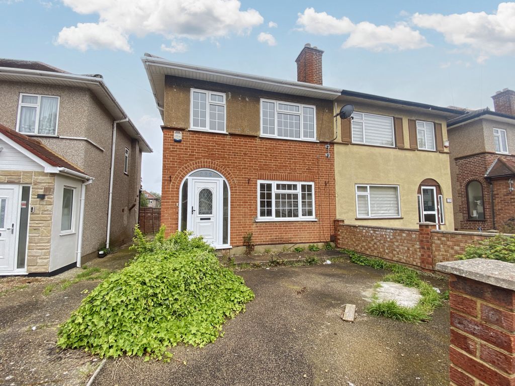 3 bed semidetached house to rent in Lansbury Drive, Hayes, Greater London UB4, £2,300 pcm Zoopla