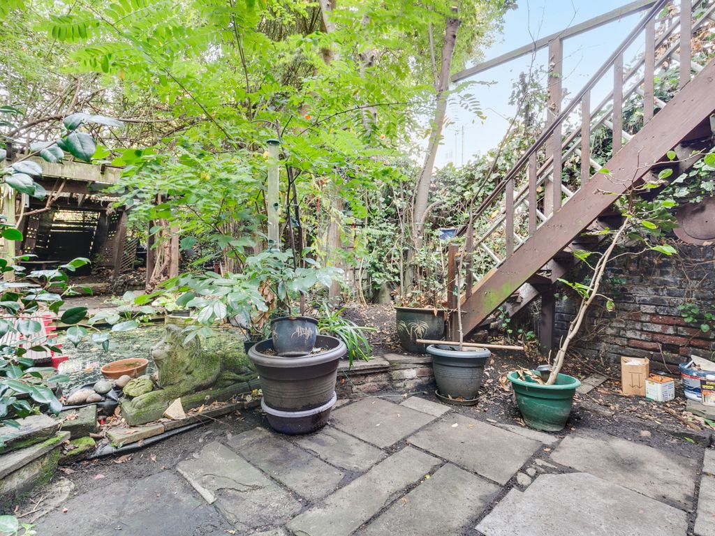 5 bed detached house for sale in Southgate Road, London N1, £1,750,000