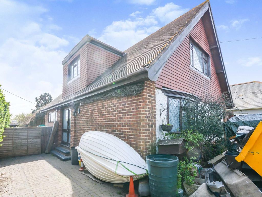 3 bed detached bungalow for sale in Canterbury Road West, Cliffsend