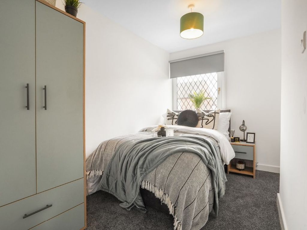 Room to rent in Joffre Avenue, Castleford WF10, £477 pcm Zoopla