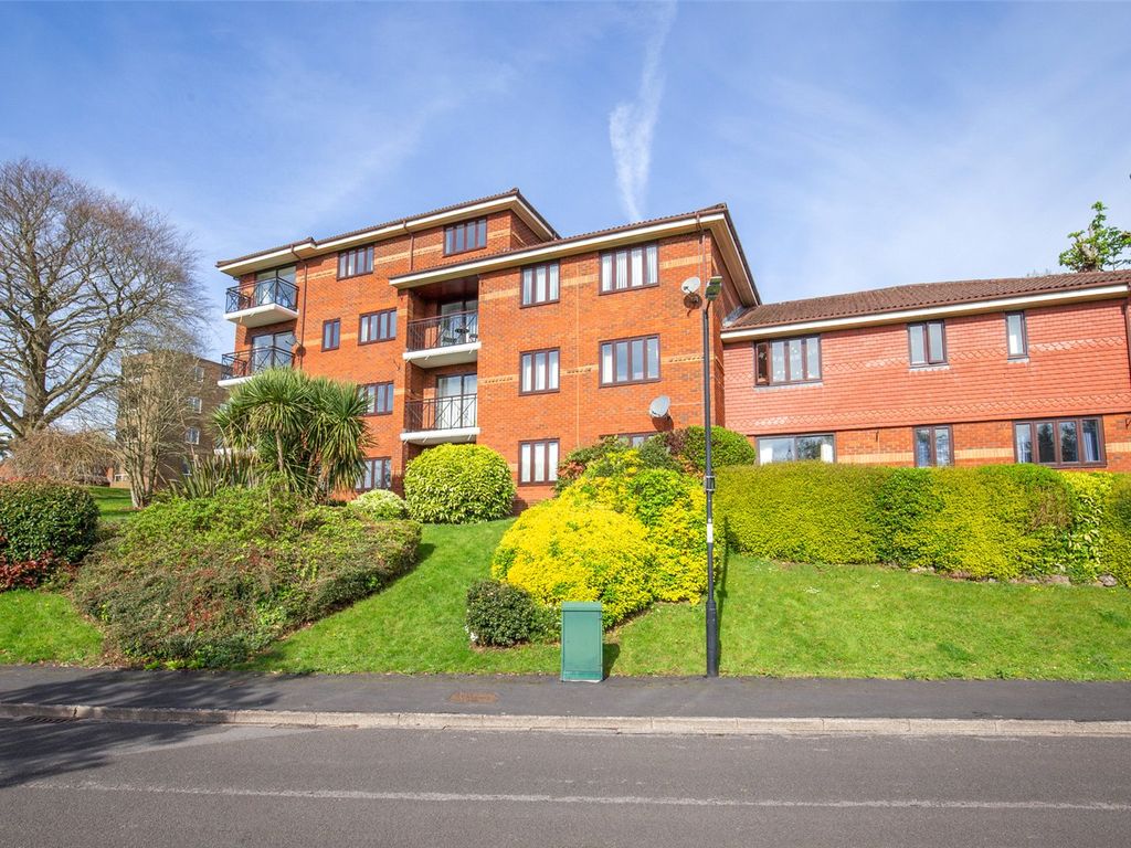 3 bed flat for sale in Glenavon Court, Glenavon Park, Bristol BS9, £