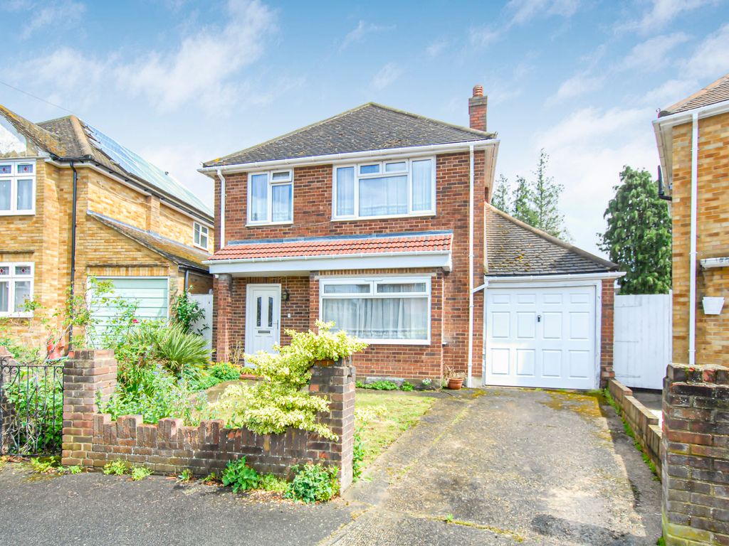 3 bed detached house for sale in Baxter Close, Hillingdon, Uxbridge