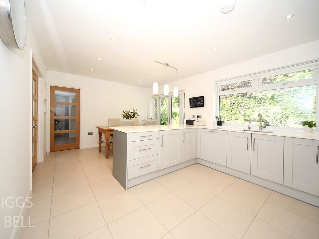 3 bed detached bungalow for sale in Felstead Way, Luton, Bedfordshire