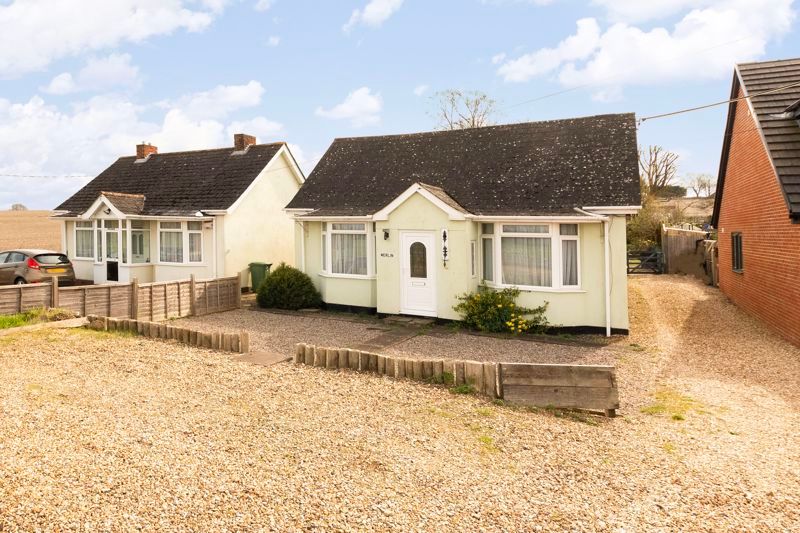 3 bed detached bungalow for sale in Reading Road, Harwell, Didcot OX11
