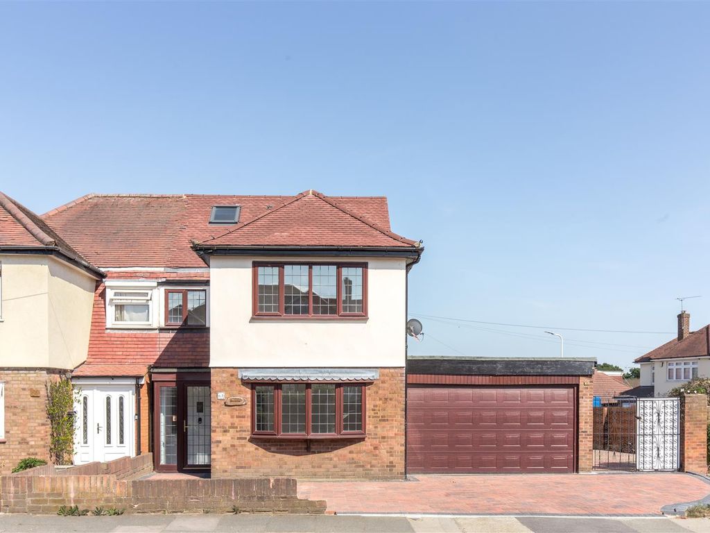 4 bed semidetached house for sale in Marlborough Gardens, Cranham