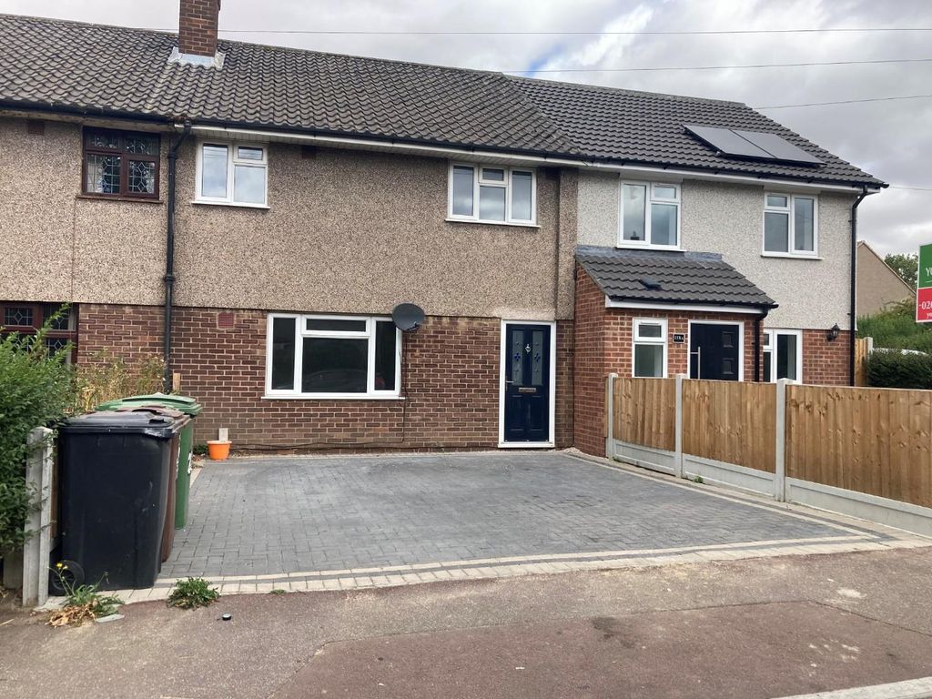 3 bed property to rent in Thatches Grove, Chadwell Heath, Romford RM6