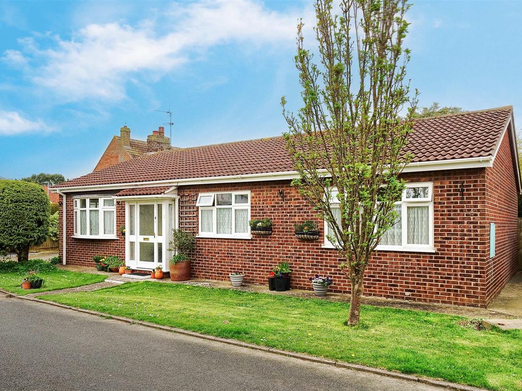 3 bed detached bungalow for sale in South Park, Roos, Hull HU12, £