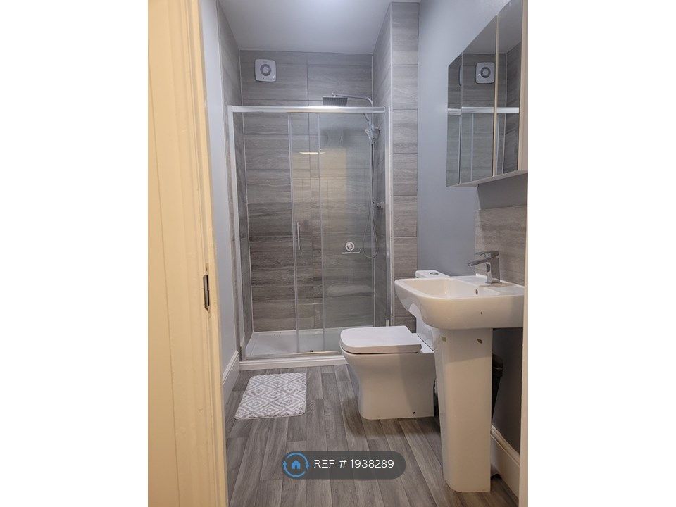 Room to rent in Poulton Road, Wallasey CH44, £450 pcm Zoopla