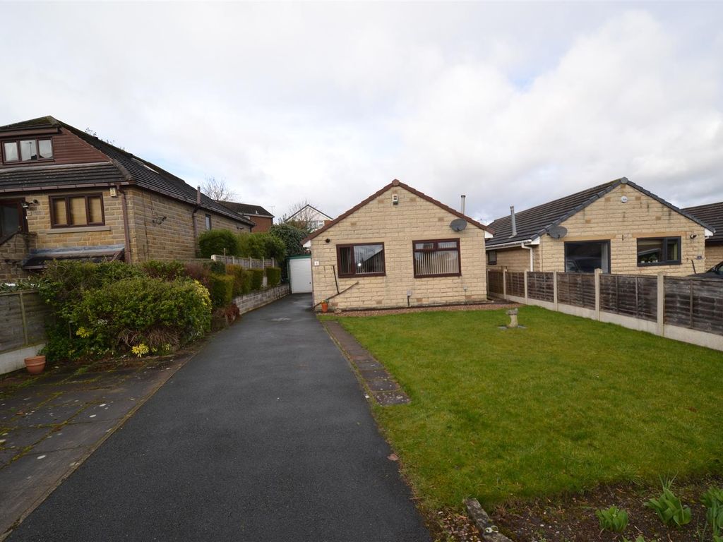 3 bed detached bungalow for sale in Oakwell Avenue, Carlinghow, Batley