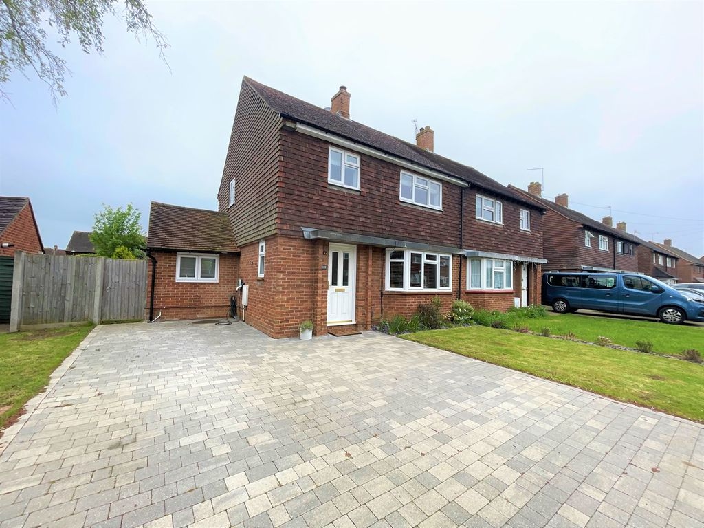 3 bed semidetached house for sale in Yew Tree Drive, Guildford GU1