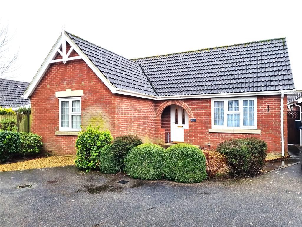 2 bed detached bungalow to rent in Bullfinch Way, Friday Bridge