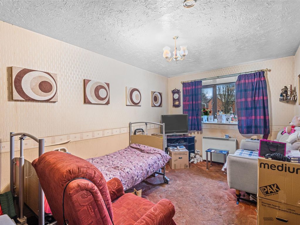 1 bed flat for sale in Willenhall Drive, Hayes UB3, £165,000 Zoopla