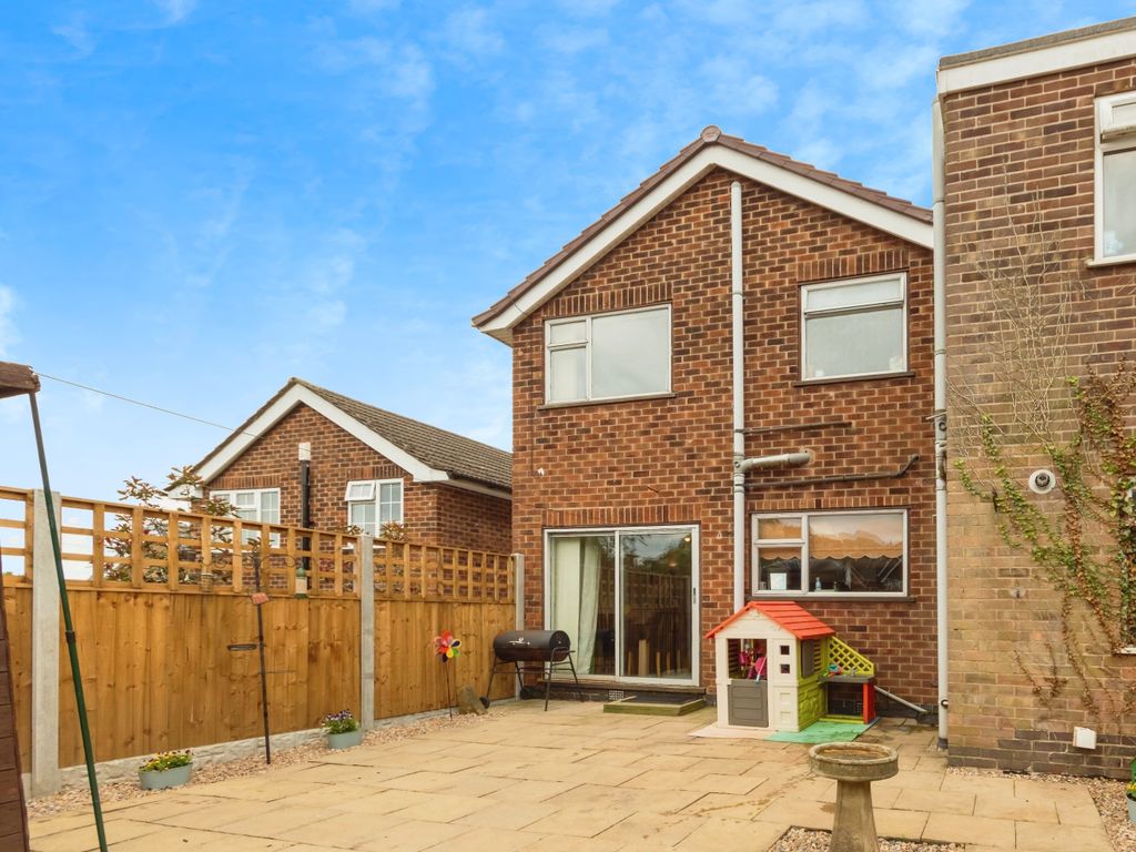 4 bed detached house for sale in Freda Close, Gedling, Nottingham