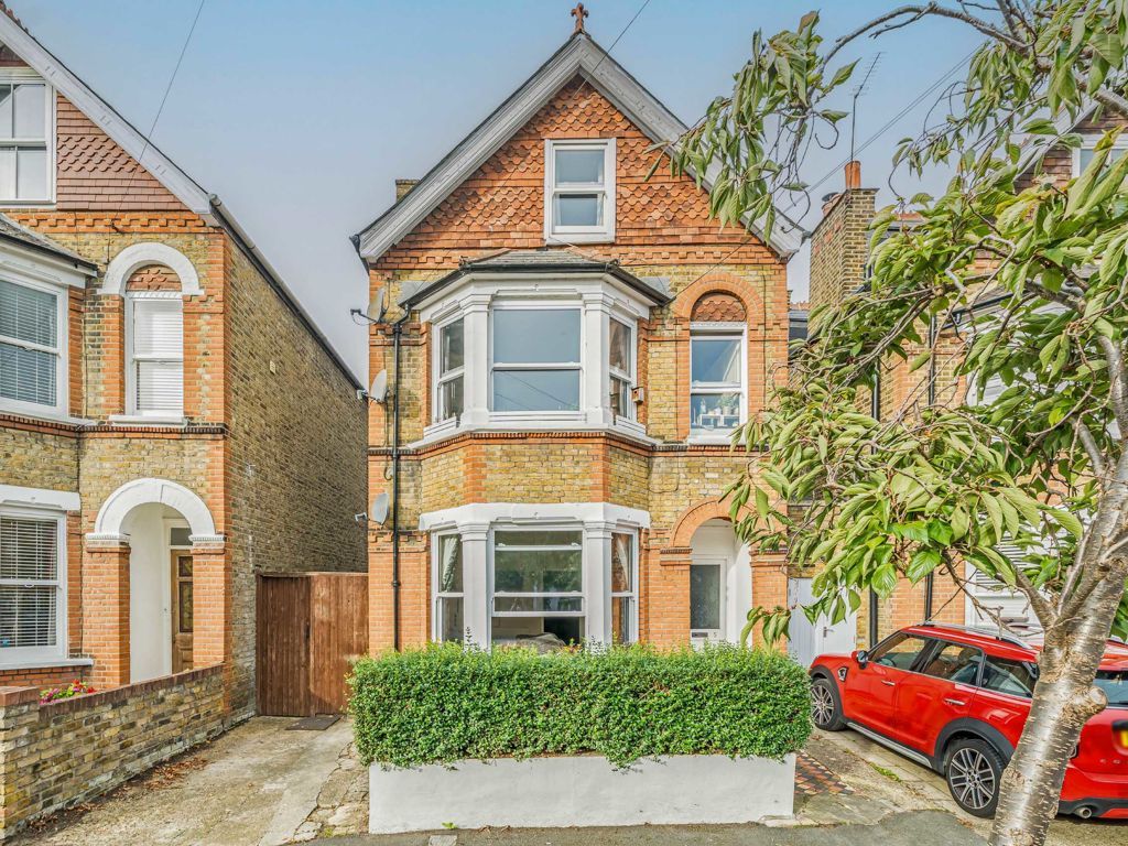 2 bed flat for sale in Minerva Road, Kingston Upon Thames KT1, £539,000