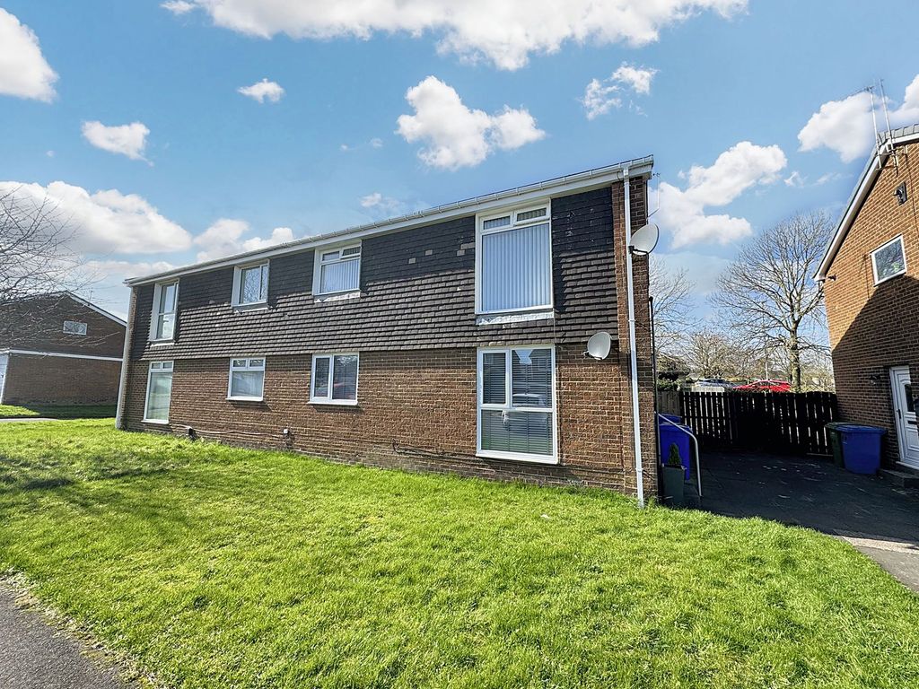 2 bed flat to rent in Poole Close, Cramlington NE23, £675 pcm Zoopla
