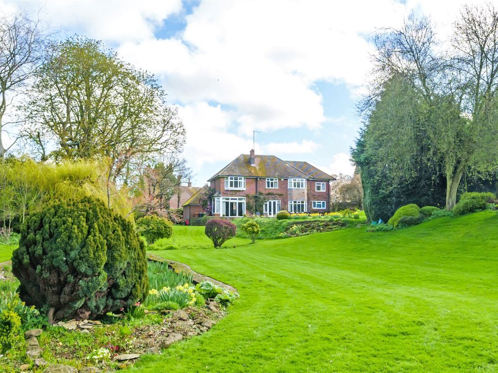 5 bed detached house for sale in Bell Hill, Finedon, Northamptonshire
