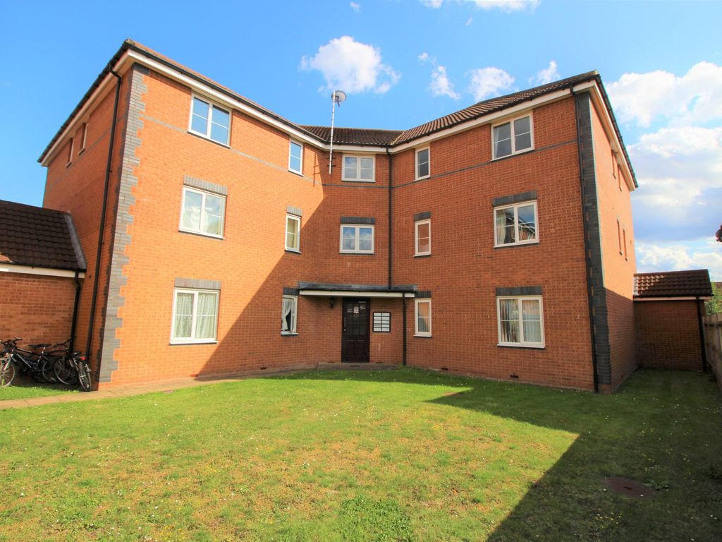 2 bed flat to rent in Sir John Newsom Way, Welwyn Garden City AL7, £