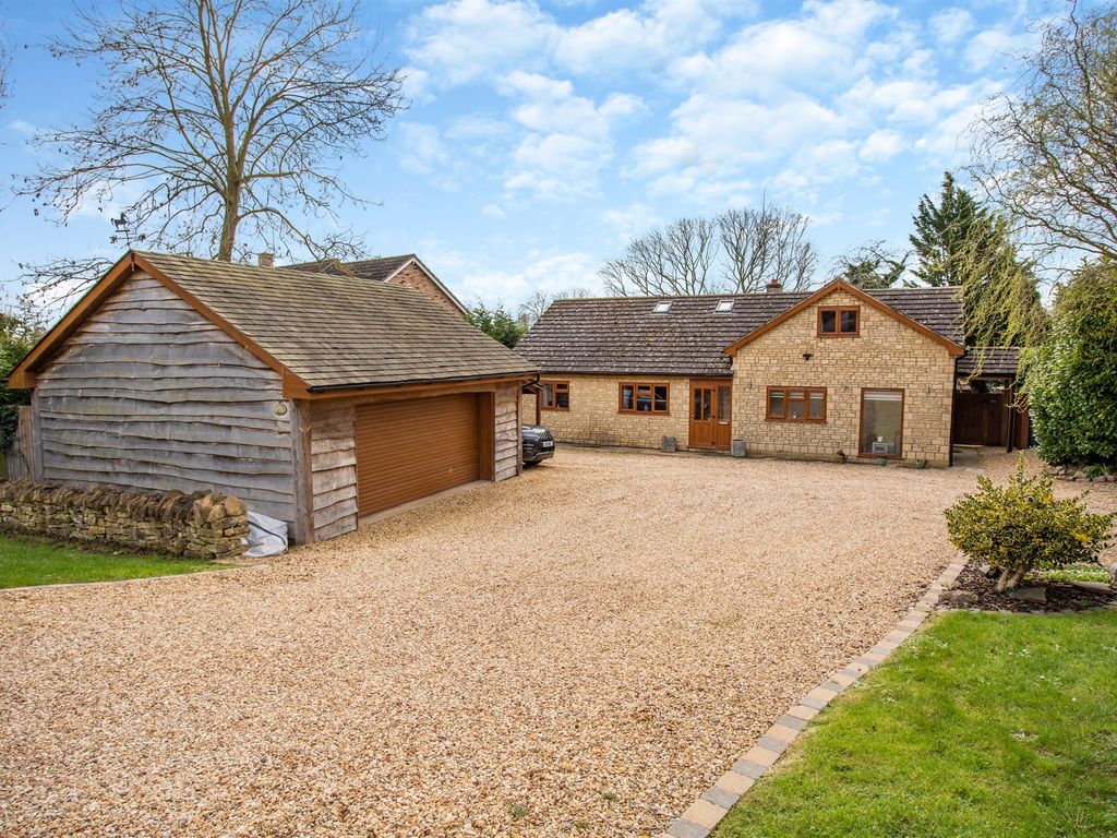 4 bed bungalow for sale in Old Leicester Road, Wansford, Peterborough