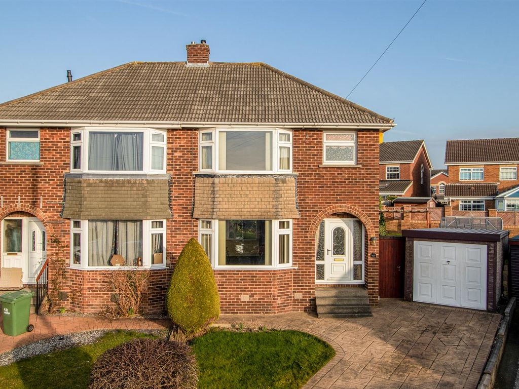 3 bed semidetached house for sale in Lindale Mount, Wrenthorpe