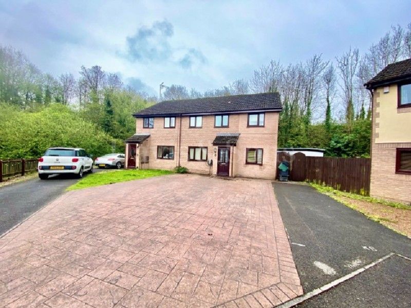 4 bed semidetached house for sale in Myrtle Drive, Rogerstone, Newport. NP10 Zoopla