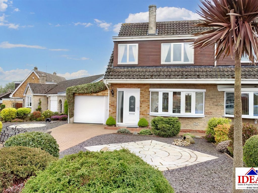 3 bed semidetached house for sale in Amberley Rise, Skellow, Doncaster