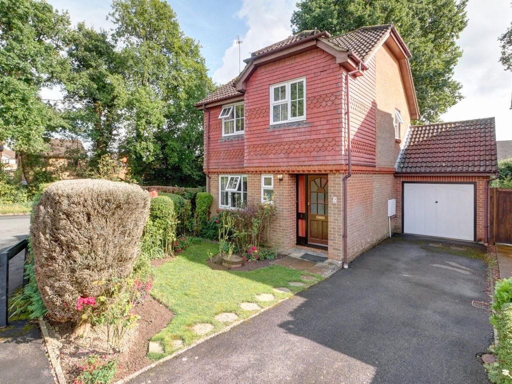 3 bed detached house for sale in Woodland Way, Heathfield TN21, £375,000 Zoopla