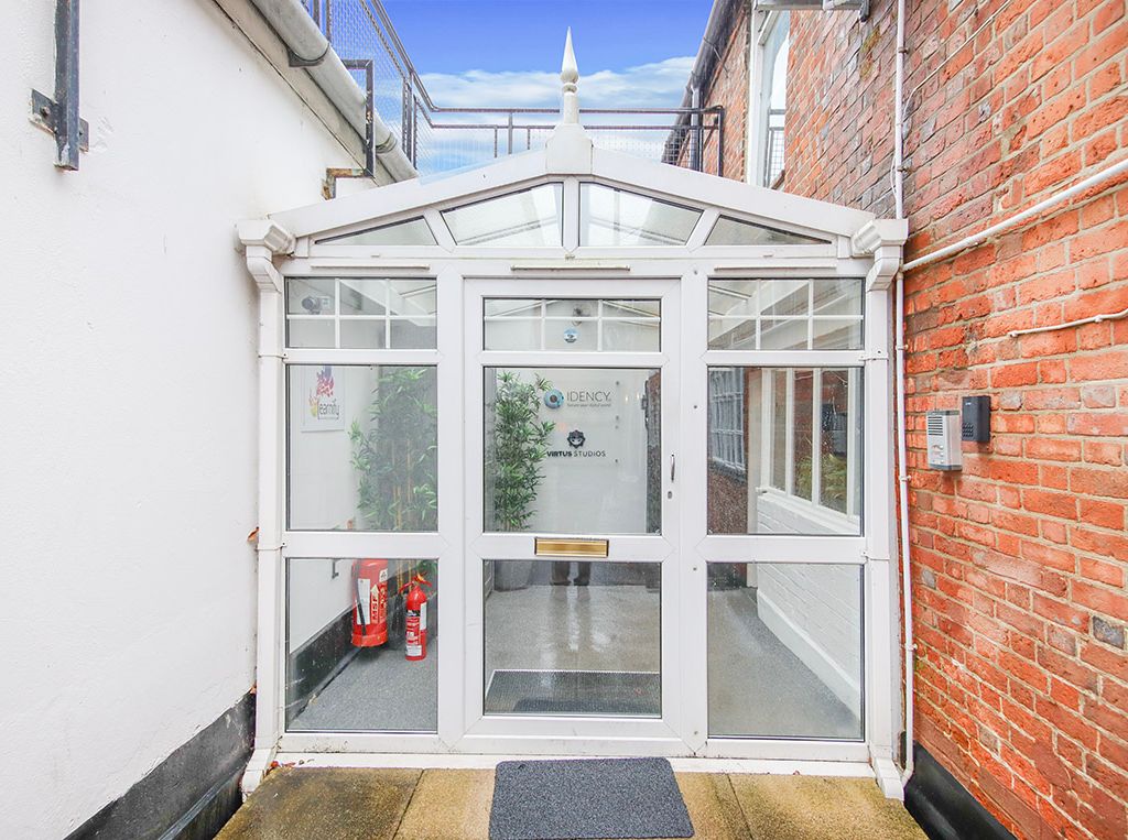 Office to let in Long Garden Walk, Farnham GU9, £15,150 pa Zoopla