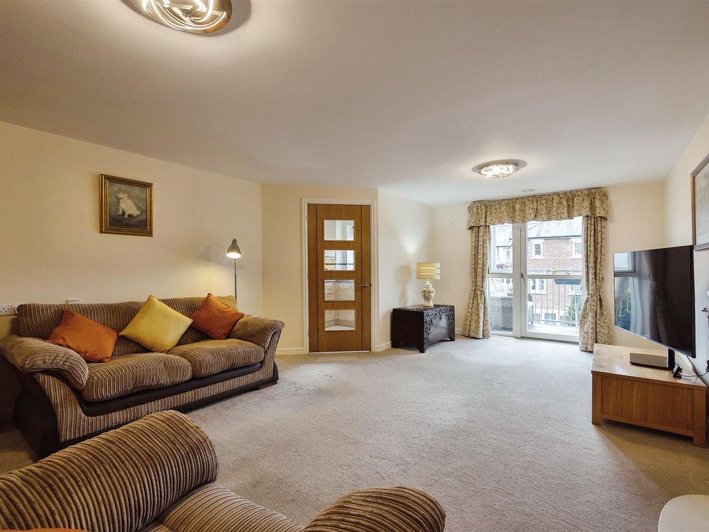 1 bed flat for sale in New Road, Basingstoke RG21, £220,000 Zoopla