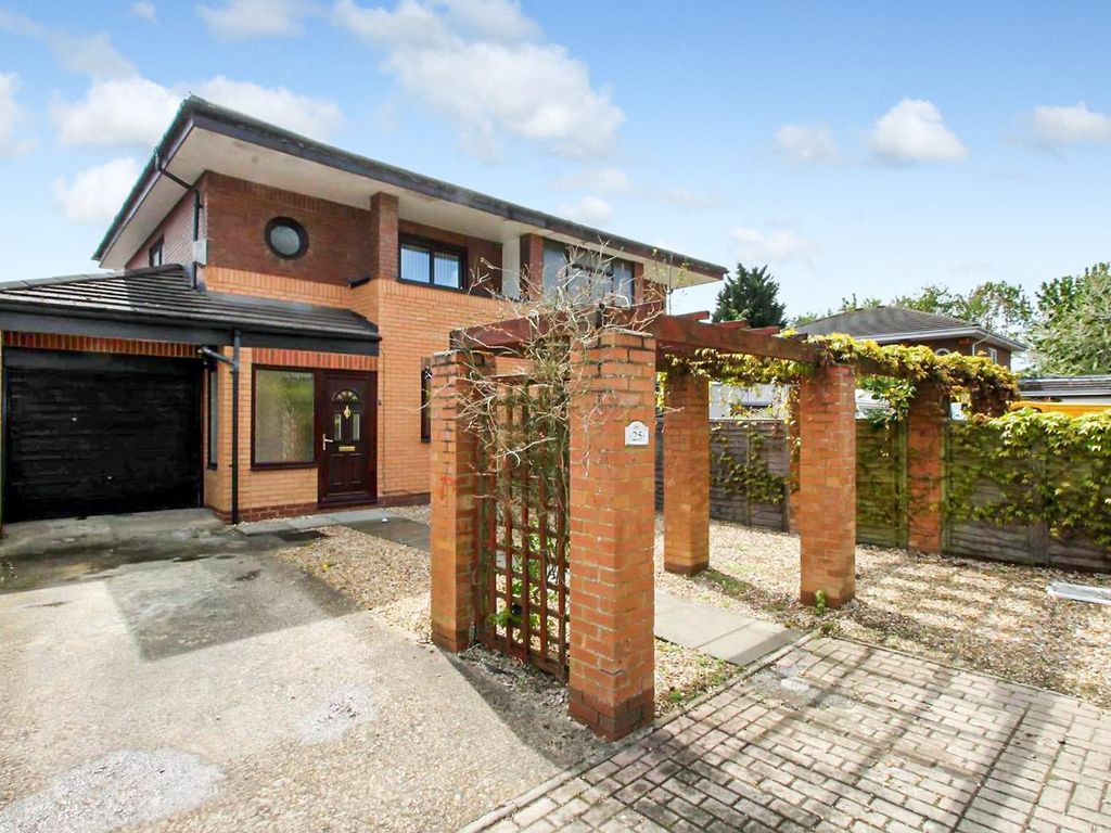 3 bed semidetached house for sale in Chardacre, Two Mile Ash, Milton