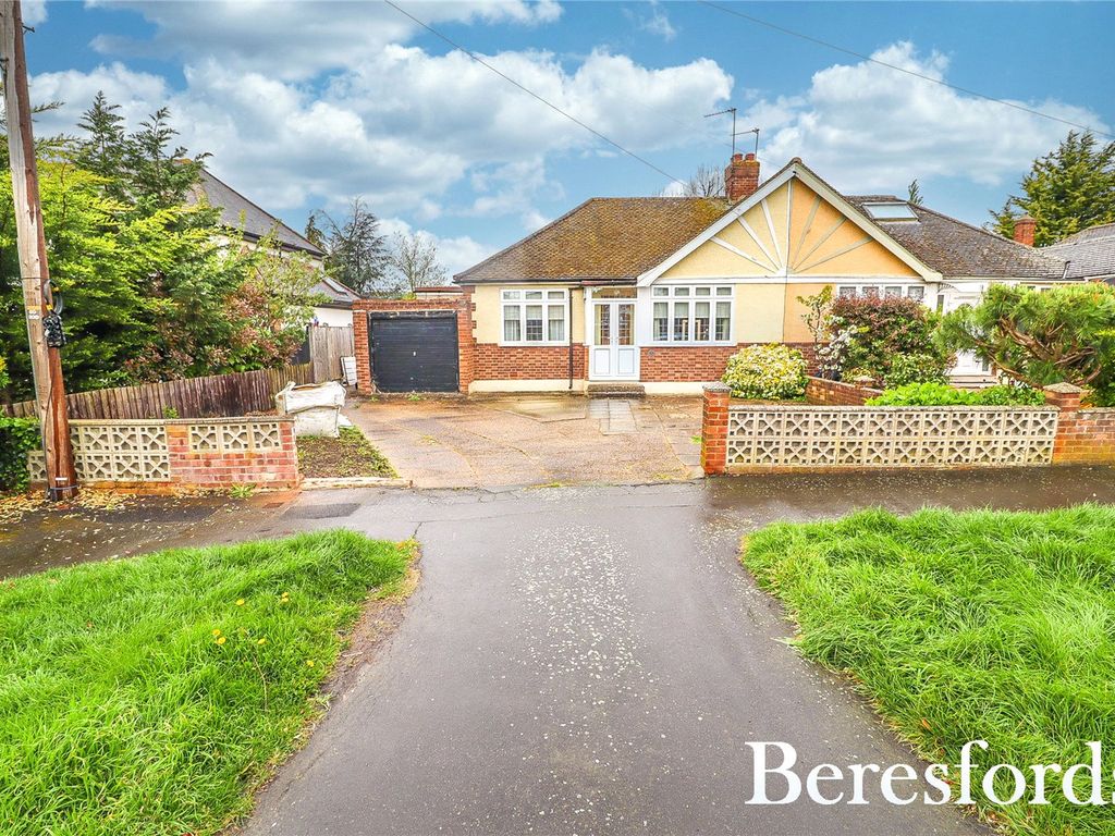 5 bed bungalow for sale in Moor Lane, Upminster RM14, £650,000 Zoopla