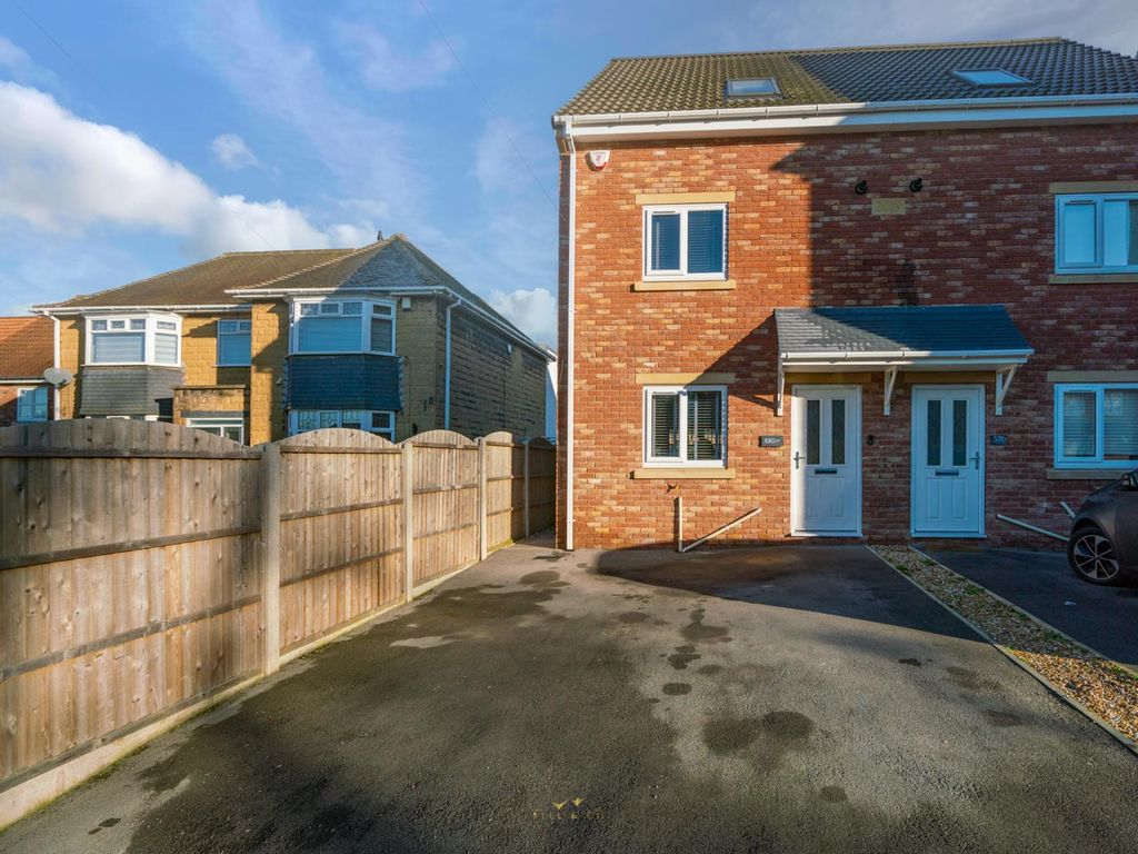 4 bed semidetached house for sale in Church Lane, Dinnington