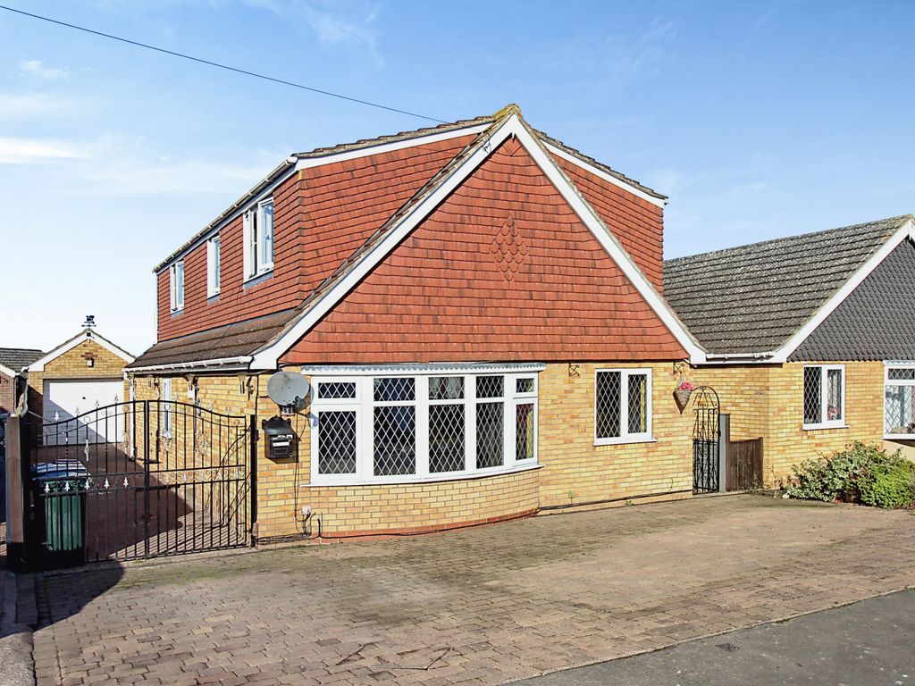 3 bed detached house for sale in South View, HoltonLeClay Grimsby