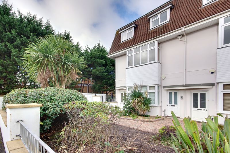 Feversham Avenue, Queens Park BH8